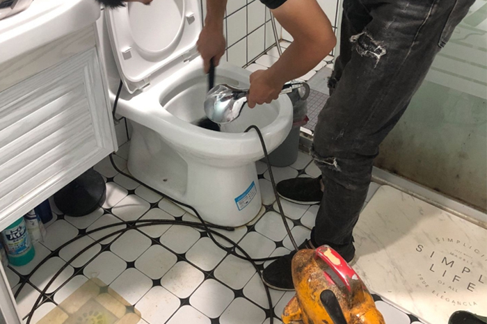 和布克赛尔马桶堵塞自己疏通还是找师傅?专业上门服务让你省时更省心